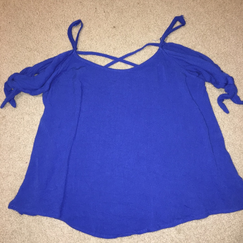 Open shoulder shirt